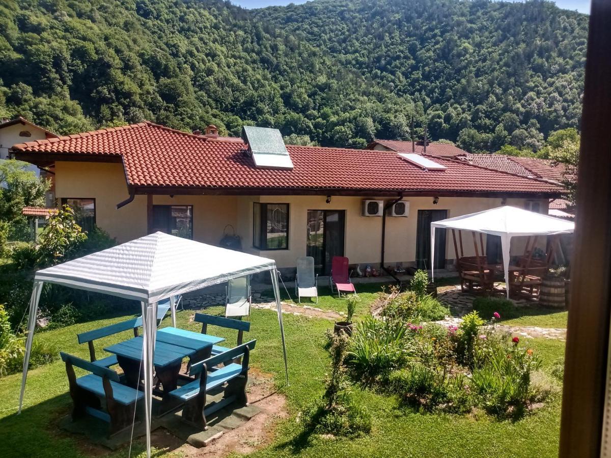 Hotel Кръчмъ При Байката Ribarica Exteriér fotografie